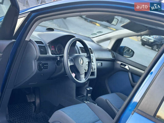 Синий Фольксваген Туран, объемом двигателя 1.4 л и пробегом 220 тыс. км за 7600 $, фото 41 на Automoto.ua