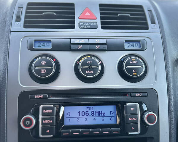 Синий Фольксваген Туран, объемом двигателя 1.4 л и пробегом 220 тыс. км за 7600 $, фото 51 на Automoto.ua