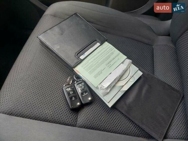 Синий Фольксваген Туран, объемом двигателя 1.6 л и пробегом 282 тыс. км за 8400 $, фото 28 на Automoto.ua