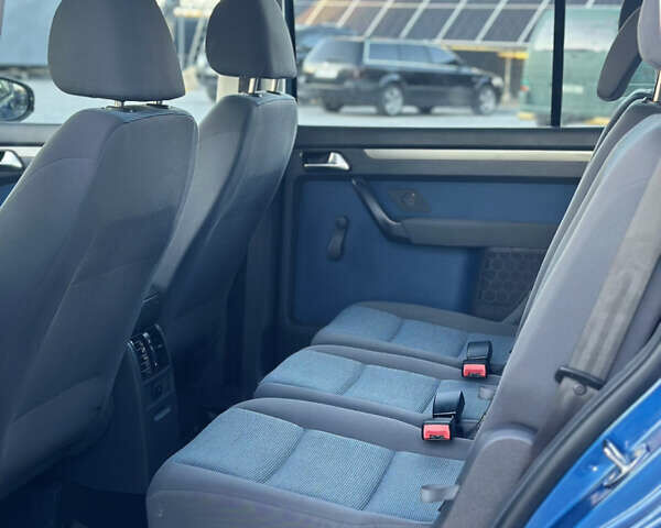 Синий Фольксваген Туран, объемом двигателя 1.4 л и пробегом 220 тыс. км за 7600 $, фото 59 на Automoto.ua