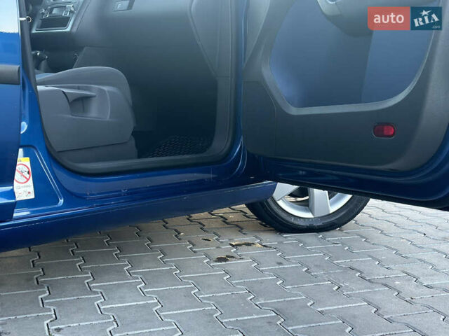 Синий Фольксваген Туран, объемом двигателя 1.4 л и пробегом 220 тыс. км за 7600 $, фото 71 на Automoto.ua