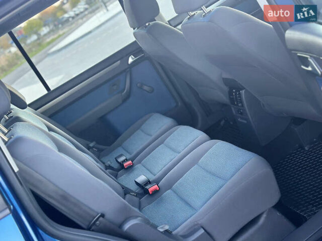 Синий Фольксваген Туран, объемом двигателя 1.4 л и пробегом 220 тыс. км за 7600 $, фото 68 на Automoto.ua