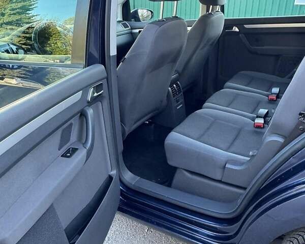 Синий Фольксваген Туран, объемом двигателя 1.6 л и пробегом 252 тыс. км за 8500 $, фото 27 на Automoto.ua