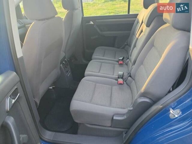 Синій Фольксваген Туран, об'ємом двигуна 1.9 л та пробігом 266 тис. км за 8200 $, фото 2 на Automoto.ua