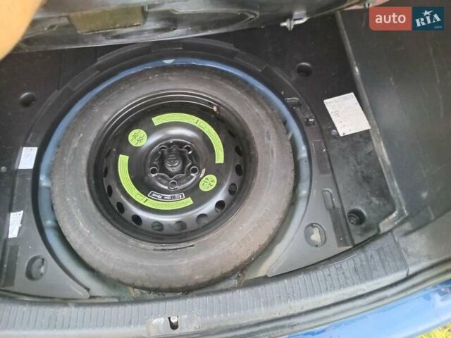 Синій Фольксваген Туран, об'ємом двигуна 1.9 л та пробігом 266 тис. км за 8200 $, фото 14 на Automoto.ua