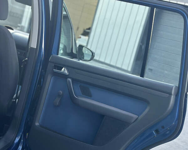 Синий Фольксваген Туран, объемом двигателя 1.4 л и пробегом 220 тыс. км за 7600 $, фото 66 на Automoto.ua