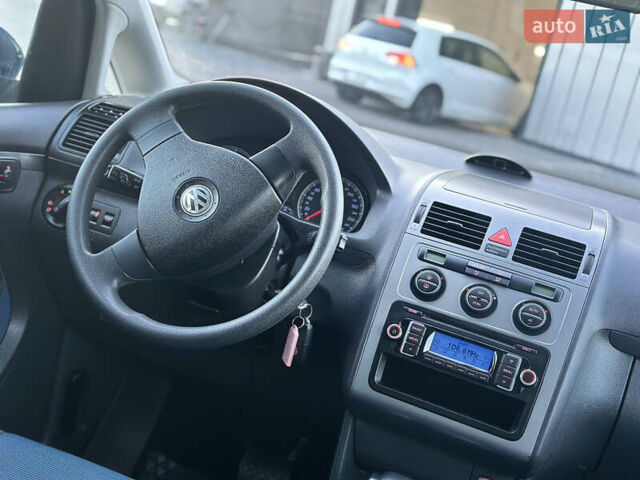 Синий Фольксваген Туран, объемом двигателя 1.4 л и пробегом 220 тыс. км за 7600 $, фото 77 на Automoto.ua