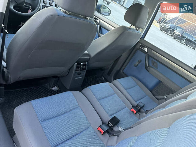 Синий Фольксваген Туран, объемом двигателя 1.4 л и пробегом 220 тыс. км за 7600 $, фото 62 на Automoto.ua