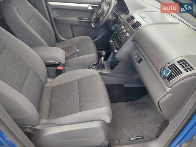 Синий Фольксваген Туран, объемом двигателя 1.6 л и пробегом 282 тыс. км за 8400 $, фото 19 на Automoto.ua