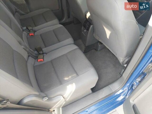 Синий Фольксваген Туран, объемом двигателя 1.6 л и пробегом 282 тыс. км за 8400 $, фото 17 на Automoto.ua