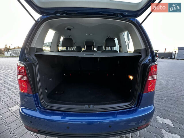 Синий Фольксваген Туран, объемом двигателя 1.4 л и пробегом 220 тыс. км за 7600 $, фото 63 на Automoto.ua