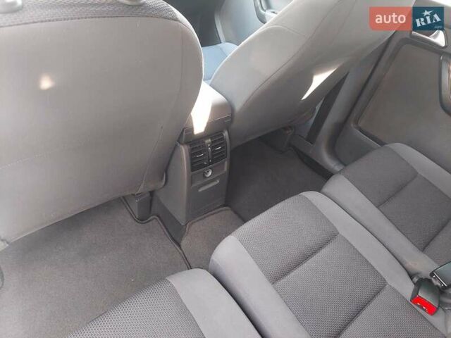 Синий Фольксваген Туран, объемом двигателя 1.6 л и пробегом 282 тыс. км за 8400 $, фото 16 на Automoto.ua