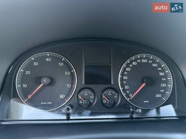 Синий Фольксваген Туран, объемом двигателя 1.4 л и пробегом 220 тыс. км за 7600 $, фото 47 на Automoto.ua