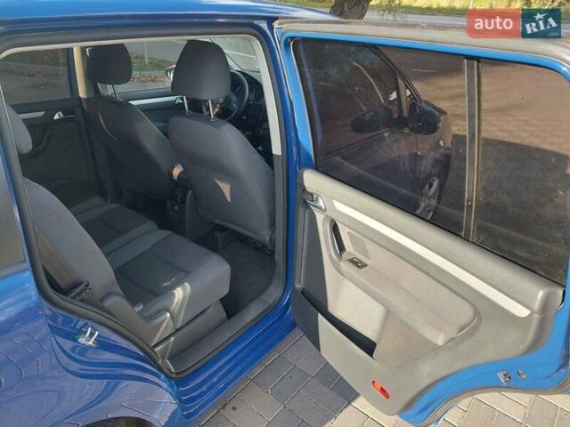 Синий Фольксваген Туран, объемом двигателя 1.6 л и пробегом 282 тыс. км за 8400 $, фото 20 на Automoto.ua