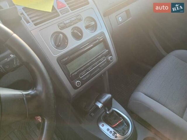 Синій Фольксваген Туран, об'ємом двигуна 1.9 л та пробігом 266 тис. км за 8200 $, фото 3 на Automoto.ua