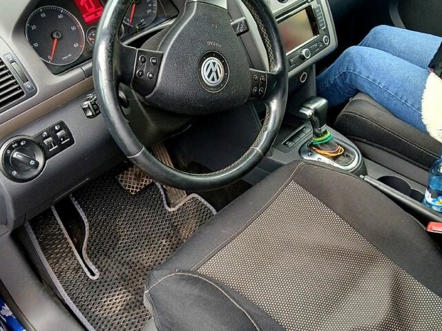 Синій Фольксваген Туран, об'ємом двигуна 1.9 л та пробігом 300 тис. км за 8000 $, фото 1 на Automoto.ua