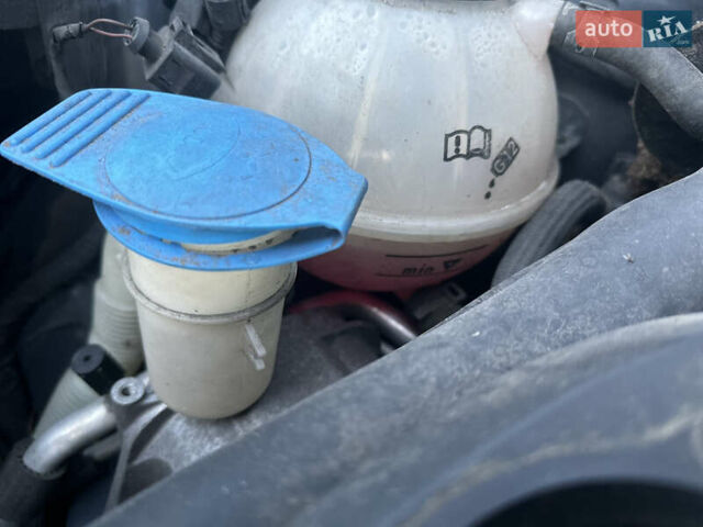 Синий Фольксваген Туран, объемом двигателя 1.4 л и пробегом 220 тыс. км за 7600 $, фото 89 на Automoto.ua