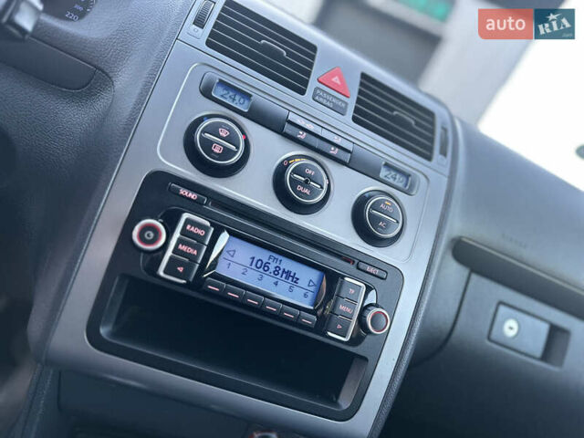 Синий Фольксваген Туран, объемом двигателя 1.4 л и пробегом 220 тыс. км за 7600 $, фото 50 на Automoto.ua