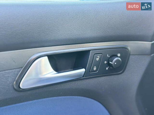 Синий Фольксваген Туран, объемом двигателя 1.4 л и пробегом 220 тыс. км за 7600 $, фото 46 на Automoto.ua