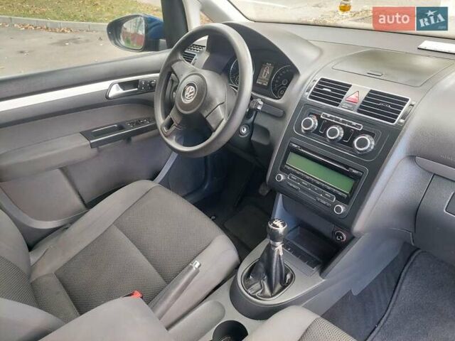 Синий Фольксваген Туран, объемом двигателя 1.6 л и пробегом 282 тыс. км за 8400 $, фото 21 на Automoto.ua