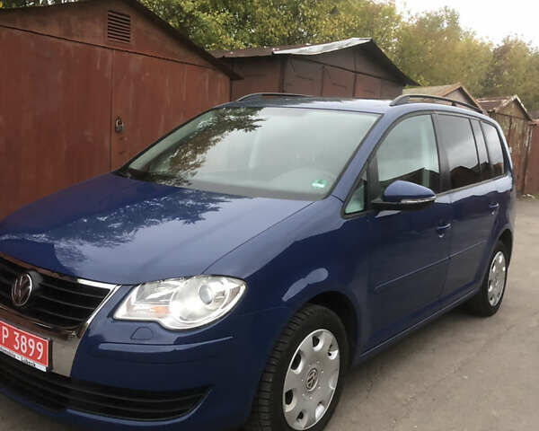 Синий Фольксваген Туран, объемом двигателя 1.6 л и пробегом 214 тыс. км за 7500 $, фото 7 на Automoto.ua