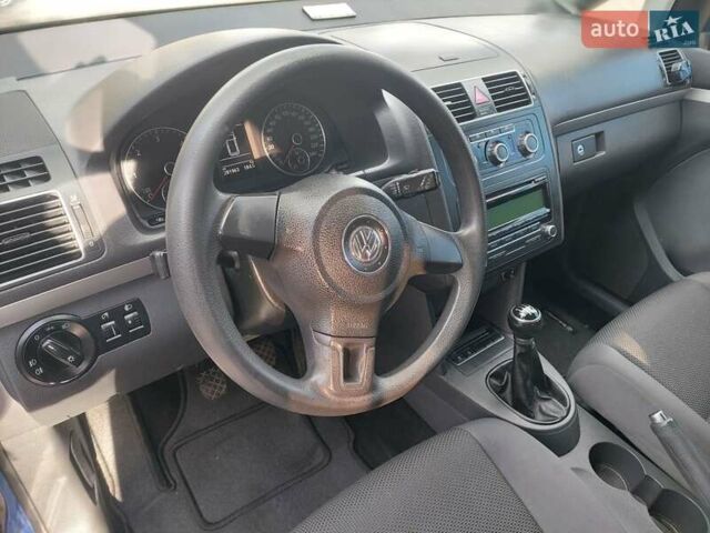 Синий Фольксваген Туран, объемом двигателя 1.6 л и пробегом 282 тыс. км за 8400 $, фото 25 на Automoto.ua