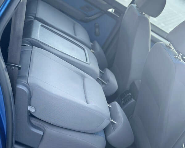 Синий Фольксваген Туран, объемом двигателя 1.4 л и пробегом 220 тыс. км за 7600 $, фото 69 на Automoto.ua