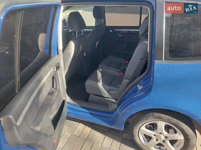 Синий Фольксваген Туран, объемом двигателя 1.6 л и пробегом 282 тыс. км за 8400 $, фото 11 на Automoto.ua