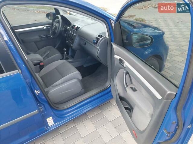 Синий Фольксваген Туран, объемом двигателя 1.6 л и пробегом 282 тыс. км за 8400 $, фото 18 на Automoto.ua