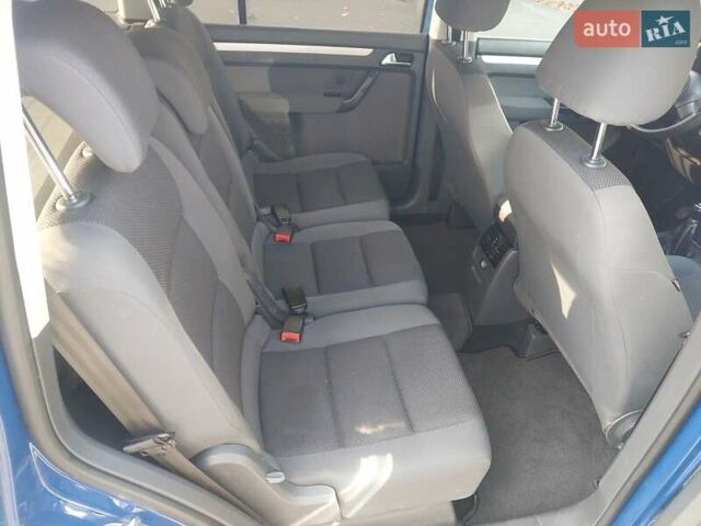 Синий Фольксваген Туран, объемом двигателя 1.6 л и пробегом 282 тыс. км за 8400 $, фото 14 на Automoto.ua