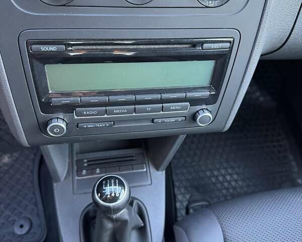 Синий Фольксваген Туран, объемом двигателя 1.6 л и пробегом 252 тыс. км за 8500 $, фото 23 на Automoto.ua