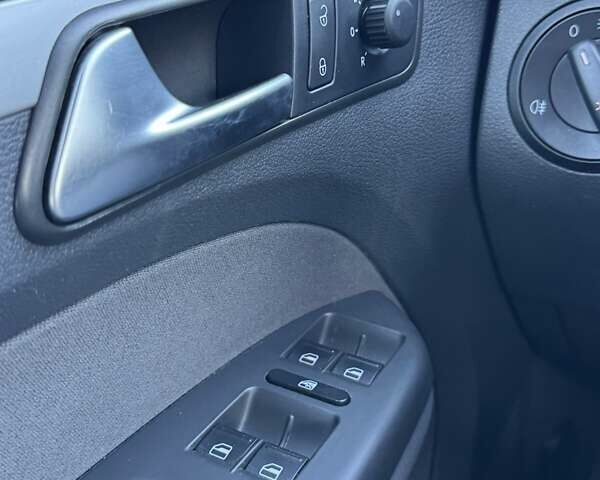 Синий Фольксваген Туран, объемом двигателя 1.6 л и пробегом 252 тыс. км за 8500 $, фото 16 на Automoto.ua