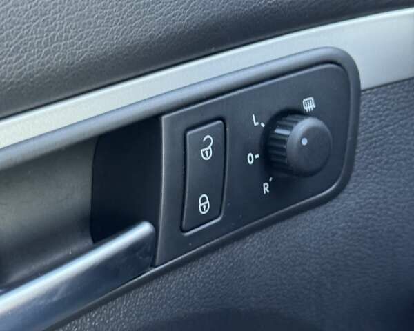 Синий Фольксваген Туран, объемом двигателя 1.6 л и пробегом 252 тыс. км за 8500 $, фото 17 на Automoto.ua