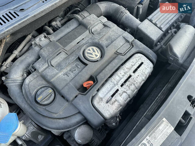 Синий Фольксваген Туран, объемом двигателя 1.4 л и пробегом 220 тыс. км за 7600 $, фото 90 на Automoto.ua