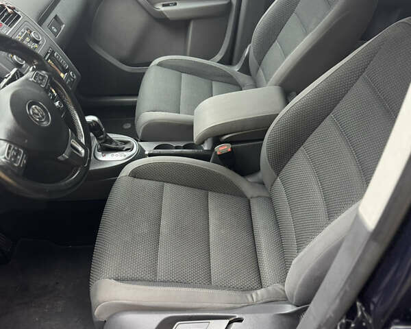 Синій Фольксваген Туран, об'ємом двигуна 1.6 л та пробігом 286 тис. км за 10600 $, фото 9 на Automoto.ua