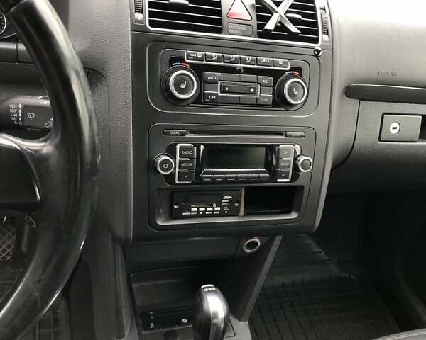 Синій Фольксваген Туран, об'ємом двигуна 1.39 л та пробігом 225 тис. км за 8500 $, фото 9 на Automoto.ua