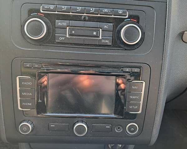 Синий Фольксваген Туран, объемом двигателя 1.6 л и пробегом 284 тыс. км за 9500 $, фото 17 на Automoto.ua