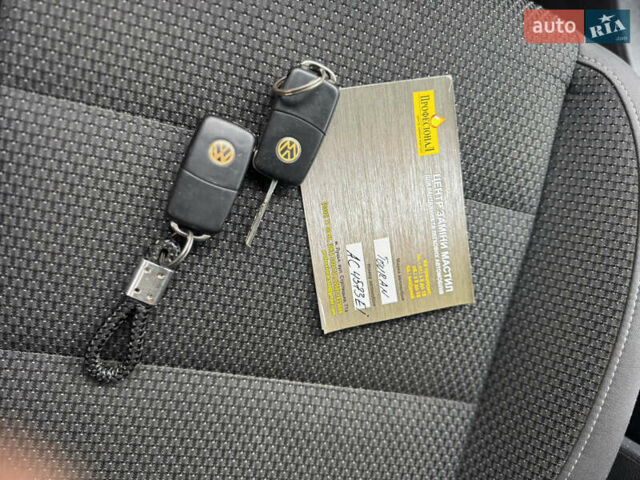 Синій Фольксваген Туран, об'ємом двигуна 1.6 л та пробігом 286 тис. км за 10600 $, фото 15 на Automoto.ua