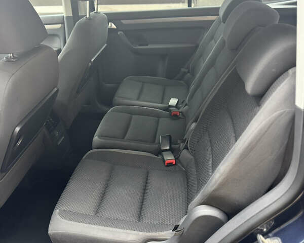 Синій Фольксваген Туран, об'ємом двигуна 1.6 л та пробігом 286 тис. км за 10600 $, фото 8 на Automoto.ua