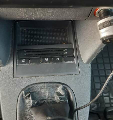 Синий Фольксваген Туран, объемом двигателя 1.97 л и пробегом 338 тыс. км за 10000 $, фото 36 на Automoto.ua