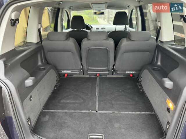 Синій Фольксваген Туран, об'ємом двигуна 1.6 л та пробігом 286 тис. км за 10600 $, фото 12 на Automoto.ua