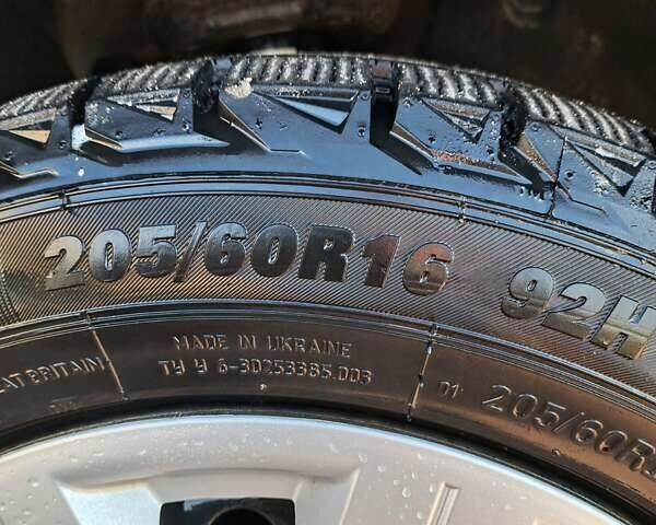 Синий Фольксваген Туран, объемом двигателя 1.6 л и пробегом 284 тыс. км за 9500 $, фото 21 на Automoto.ua