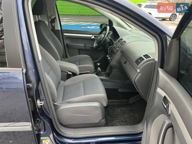 Синій Фольксваген Туран, об'ємом двигуна 1.2 л та пробігом 216 тис. км за 9500 $, фото 10 на Automoto.ua