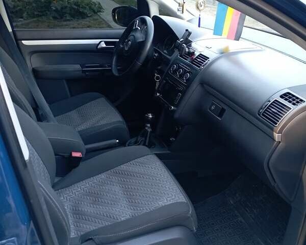 Синий Фольксваген Туран, объемом двигателя 1.6 л и пробегом 260 тыс. км за 10800 $, фото 4 на Automoto.ua