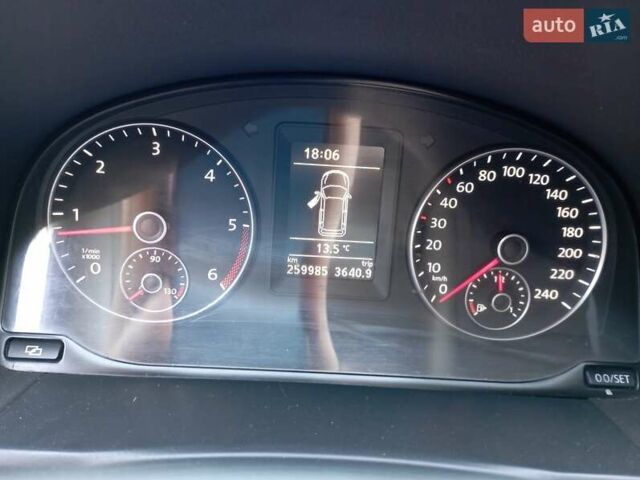 Синий Фольксваген Туран, объемом двигателя 1.6 л и пробегом 260 тыс. км за 10800 $, фото 1 на Automoto.ua