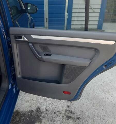 Синий Фольксваген Туран, объемом двигателя 1.97 л и пробегом 338 тыс. км за 10000 $, фото 13 на Automoto.ua