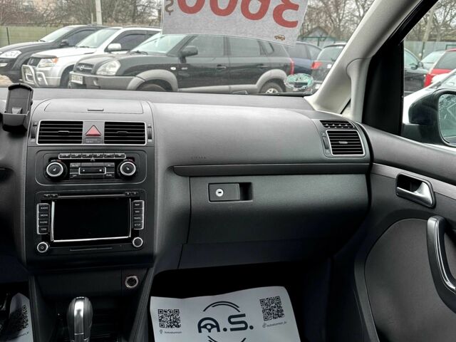 Синий Фольксваген Туран, объемом двигателя 1.6 л и пробегом 267 тыс. км за 9500 $, фото 5 на Automoto.ua