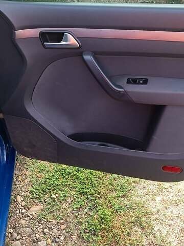 Синий Фольксваген Туран, объемом двигателя 1.6 л и пробегом 256 тыс. км за 9400 $, фото 21 на Automoto.ua