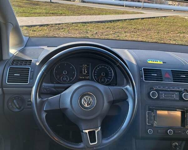 Синий Фольксваген Туран, объемом двигателя 1.6 л и пробегом 284 тыс. км за 9500 $, фото 16 на Automoto.ua