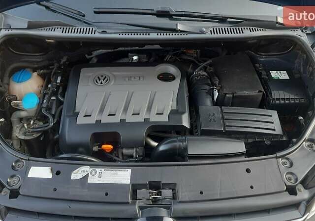Синий Фольксваген Туран, объемом двигателя 1.97 л и пробегом 338 тыс. км за 10000 $, фото 8 на Automoto.ua